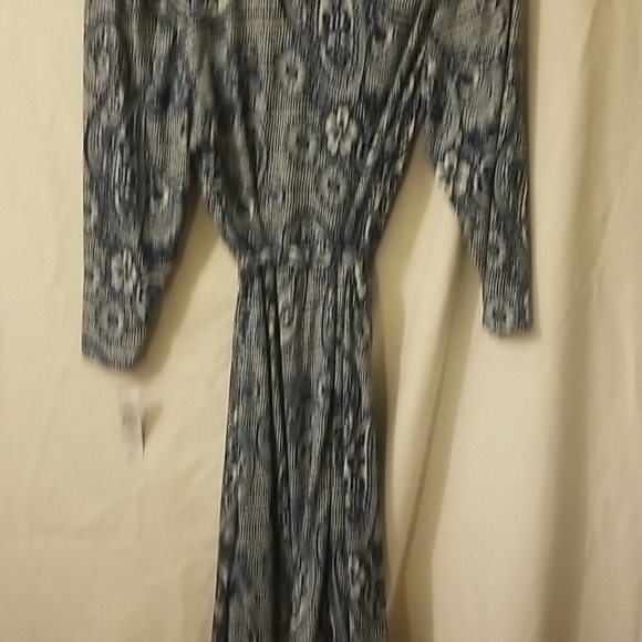 Dress - Picture 3 of 5